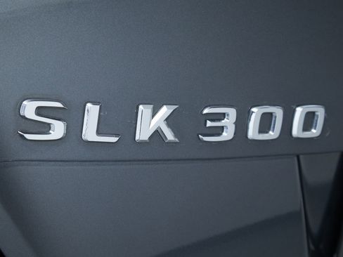 Used 2010 Mercedes-Benz SLK 300 image 26