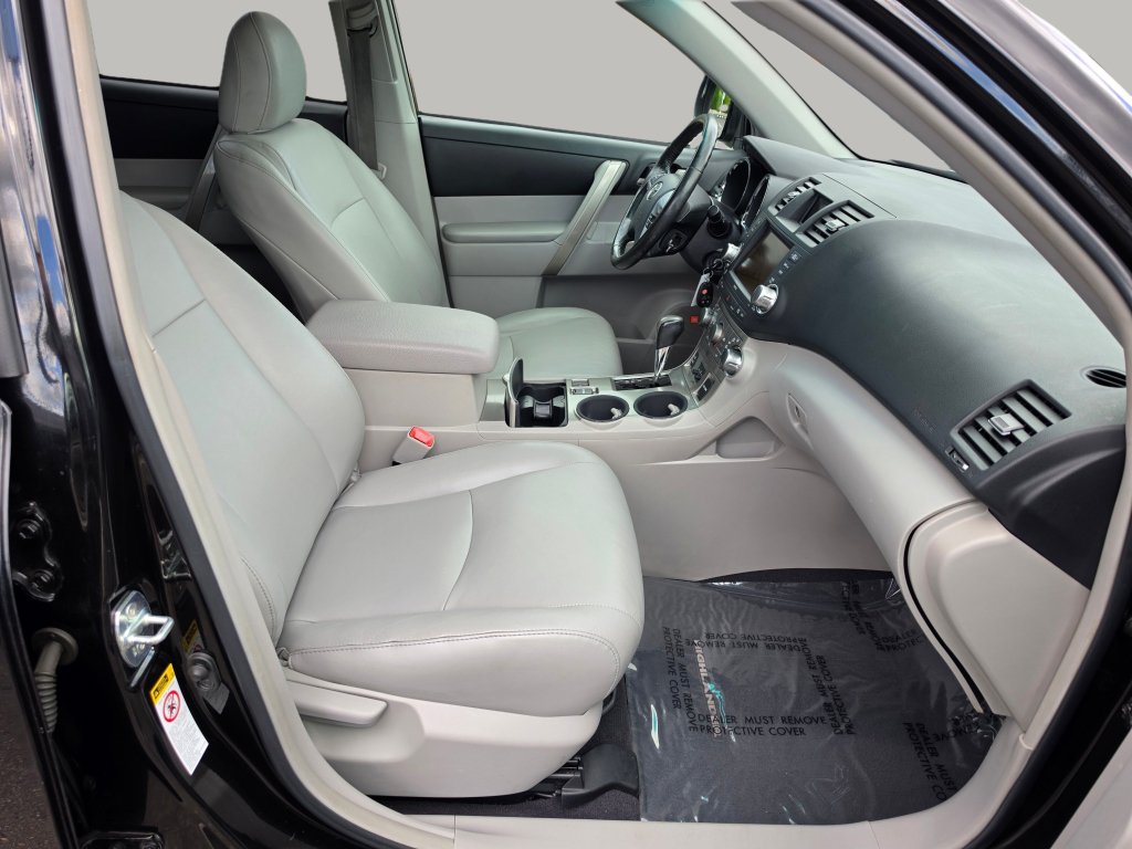 Used 2011 Toyota Highlander SE w/ Tow Pkg FWD image 35