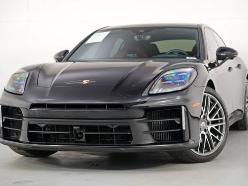 Used 2024 Porsche Panamera image 3