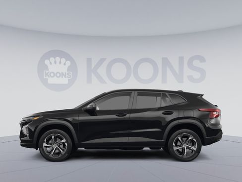 Used 2024 Chevrolet Trax RS w/ Driver Confidence Package FWD image 2