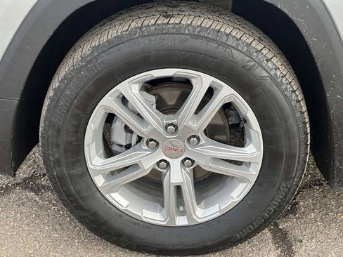 Certified 2023 GMC Terrain SLE w/ Driver Convenience Package image 9