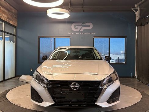 Used 2024 Nissan Altima 2.5 S image 8