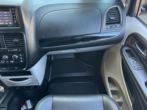 Used 2019 Dodge Grand Caravan SXT FWD image 29