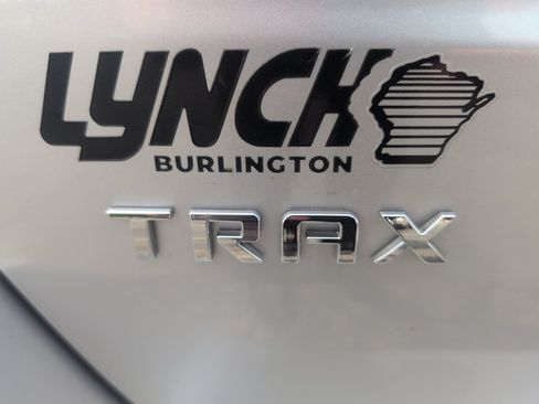 Used 2019 Chevrolet Trax LT w/ LT Convenience Package FWD image 30