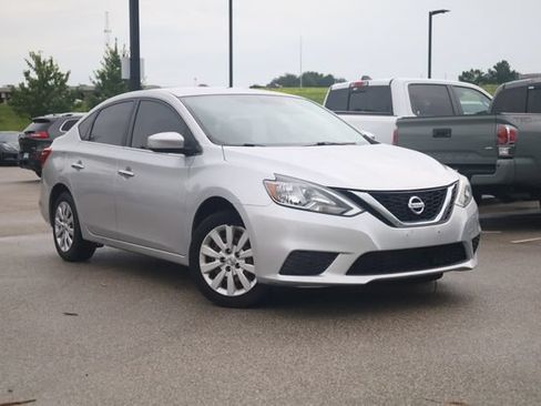 Used 2016 Nissan Sentra SV FWD image 2