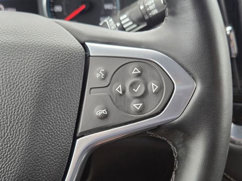 Used 2023 Chevrolet Traverse LT w/ Rear Camera Mirror Package image 24