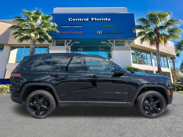 Certified 2025 Jeep Grand Cherokee Altitude AWD/4WD image 4