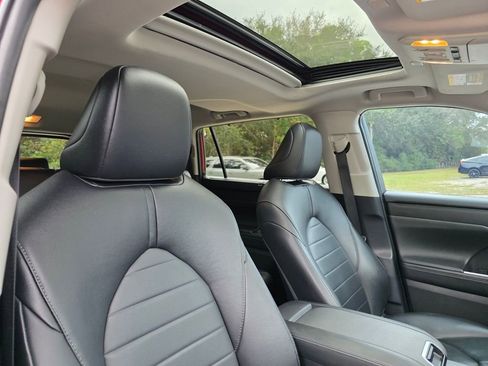 Certified 2024 Toyota Highlander XLE image 15