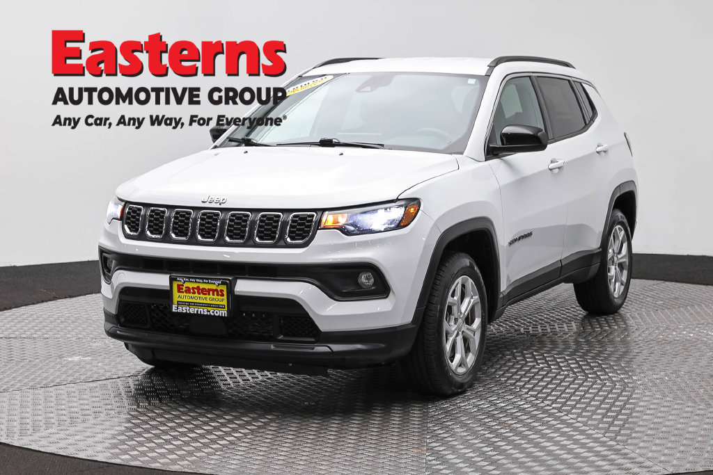 Used 2024 Jeep Compass Latitude AWD/4WD image 1