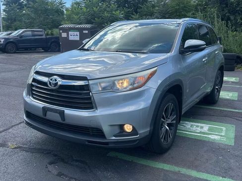 Used 2016 Toyota Highlander XLE AWD/4WD image 1