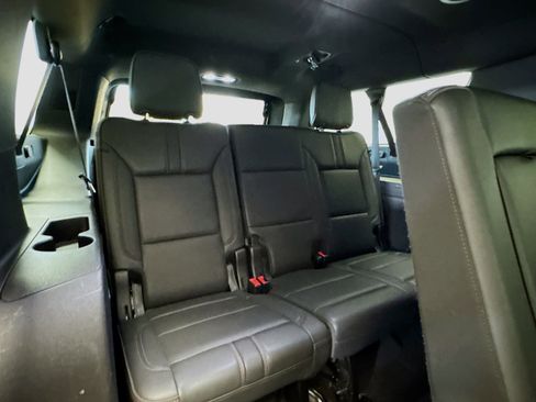 Used 2024 Chevrolet Suburban RST RWD image 18