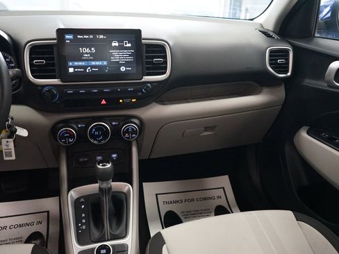 Used 2020 Hyundai Venue SEL image 10