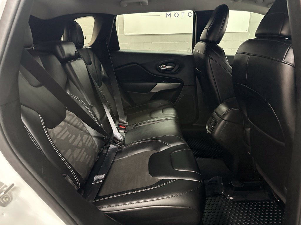 Used 2022 Jeep Cherokee Latitude AWD/4WD image 20