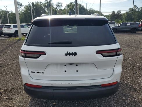 Used 2022 Jeep Grand Cherokee L Laredo image 9