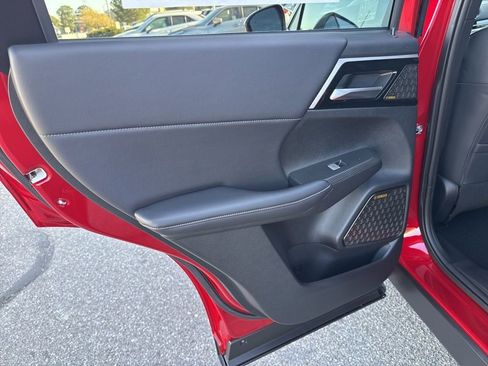 New 2026 Mitsubishi Outlander SE image 30