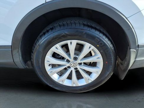 Used 2019 Volkswagen Tiguan SE w/ Panoramic Sunroof Package image 5