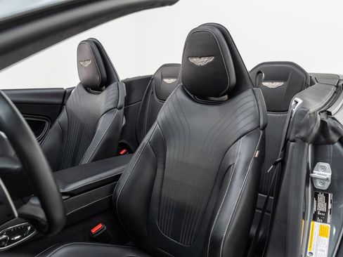Used 2019 Aston Martin DB11 Volante image 30