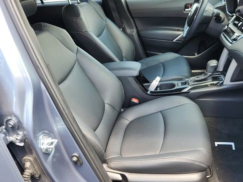 Used 2025 Toyota Corolla Cross XLE FWD image 31