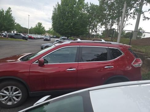 Used 2016 Nissan Rogue SV w/ SV Premium Package AWD/4WD image 2