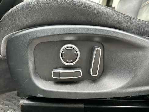 Used 2019 Jaguar F-PACE Prestige image 12