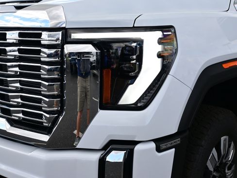 New 2026 GMC Sierra 2500 Denali w/ Denali Reserve Package image 15