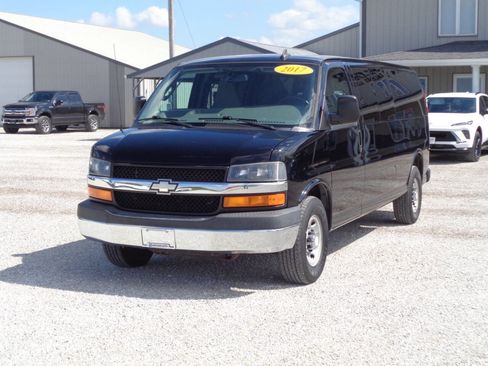 Used 2017 Chevrolet Express 3500 LT w/ LT Preferred Equipment Group RWD image 4