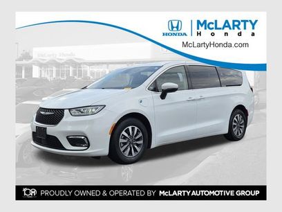 Used 2023 Chrysler Pacifica Touring-L