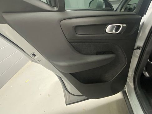 Used 2025 Volvo XC40 B5 Plus image 8