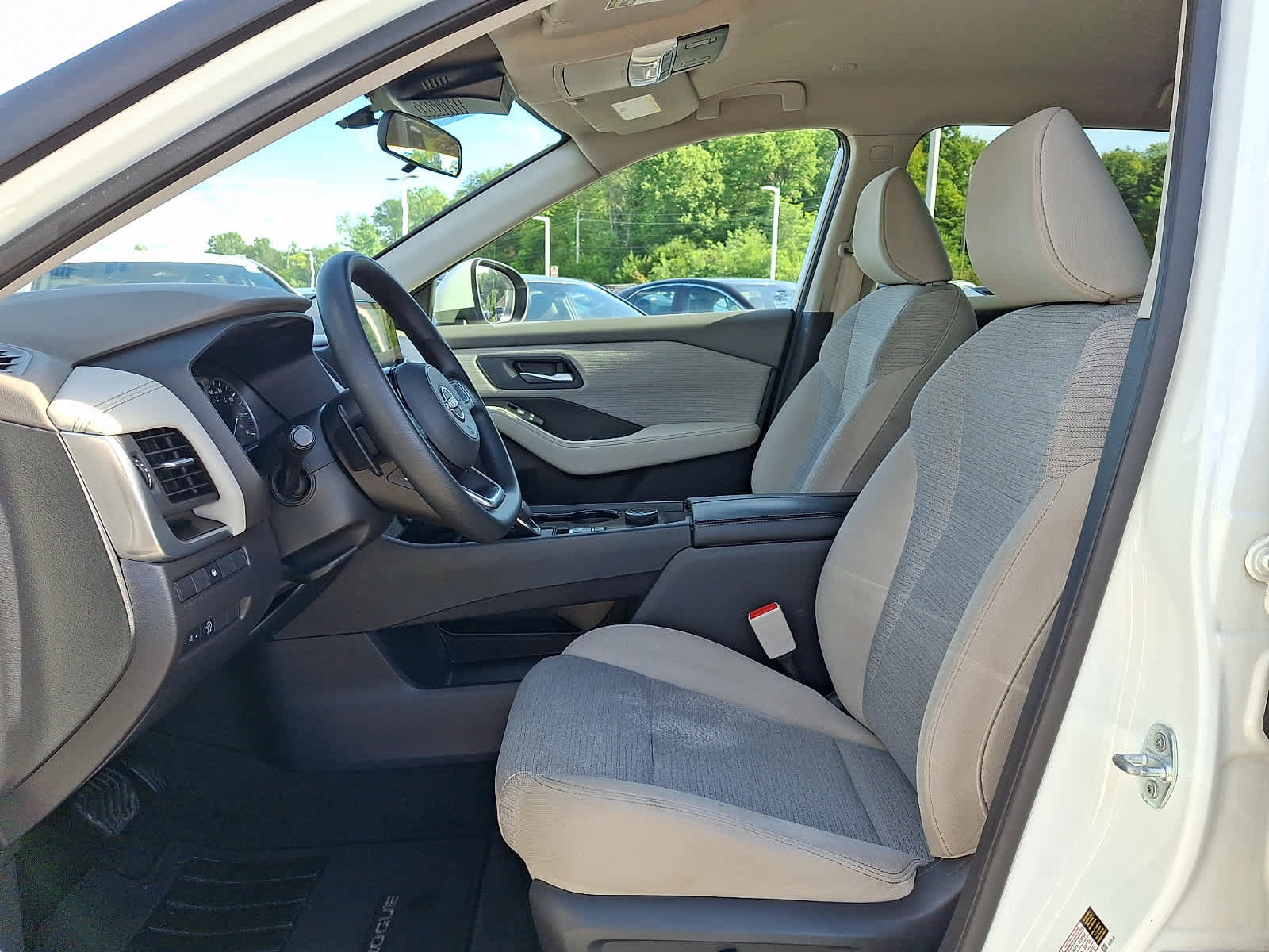 Used 2023 Nissan Rogue SV AWD/4WD image 15