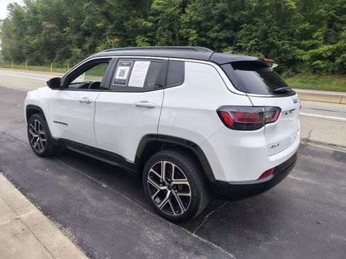 Certified 2025 Jeep Compass Limited w/ Elite Group AWD/4WD image 7
