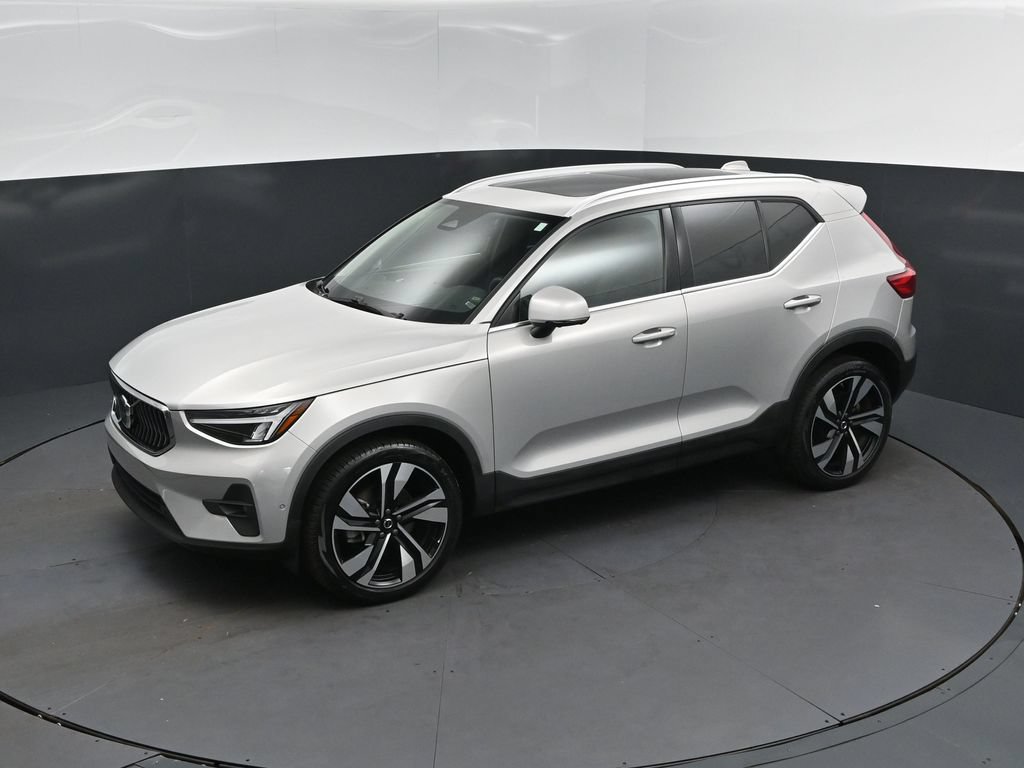 Used 2025 Volvo XC40 B5 Plus AWD/4WD image 31