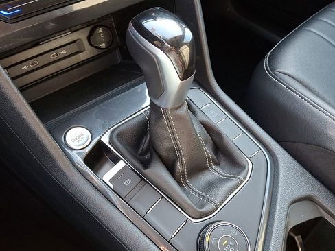 Used 2024 Volkswagen Tiguan SE image 16