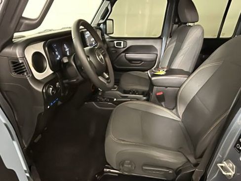 Used 2024 Jeep Wrangler Unlimited AWD/4WD image 11