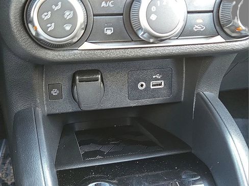 Used 2025 Nissan Versa SV image 28