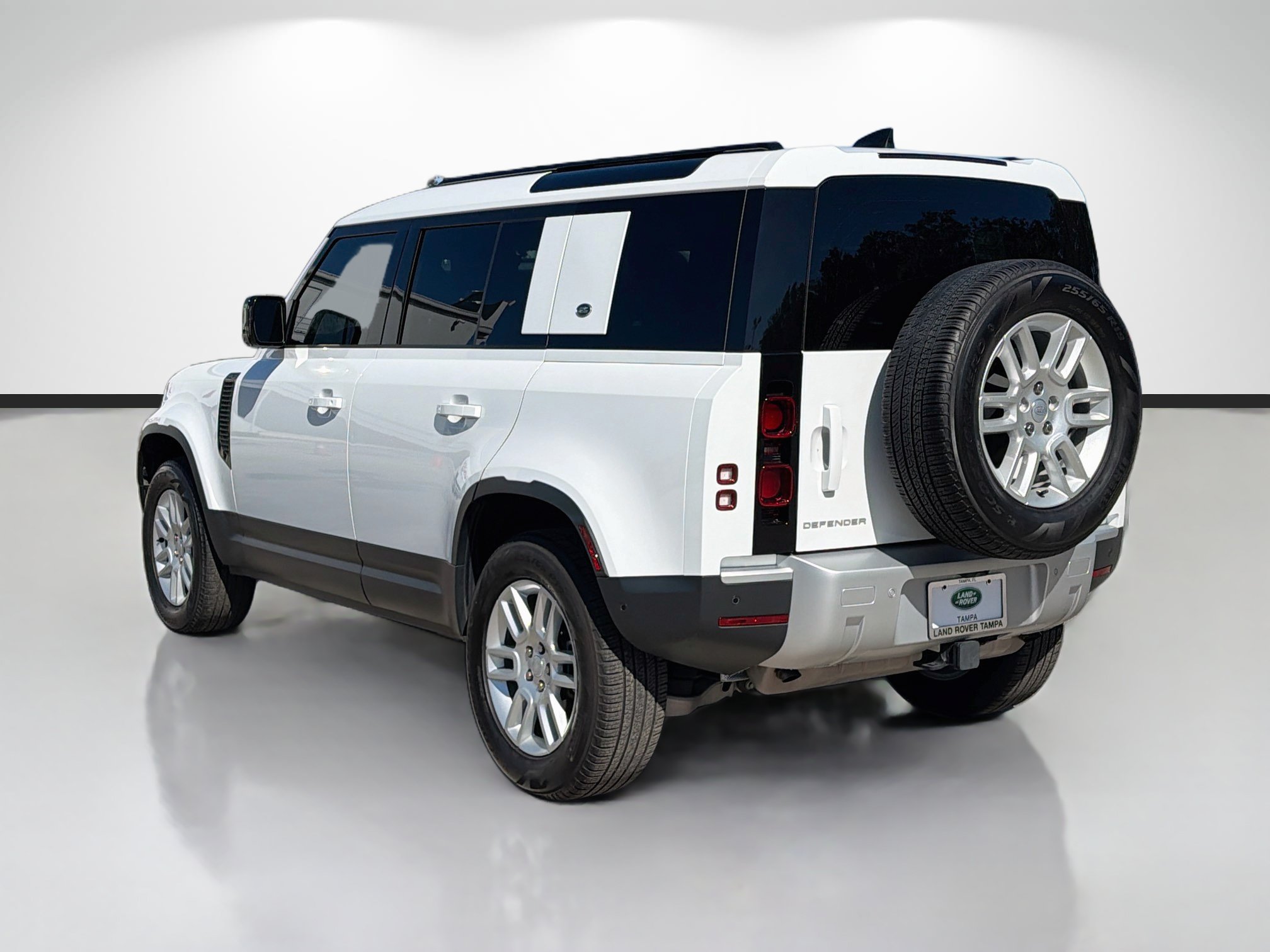 Used 2024 Land Rover Defender 110 S AWD/4WD image 3