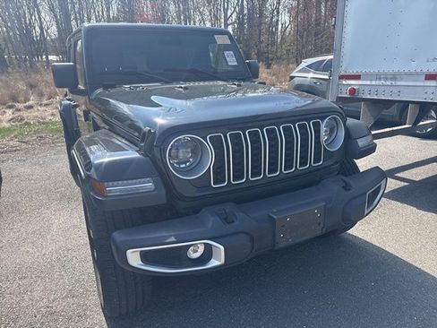 Used 2025 Jeep Wrangler Unlimited Sahara AWD/4WD image 2