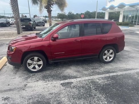Used 2014 Jeep Compass Latitude FWD image 1