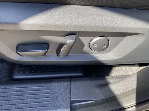 Used 2022 Nissan Rogue SV image 25