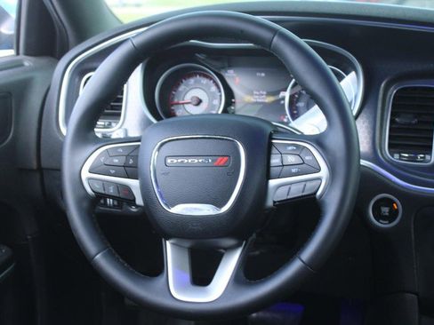 Used 2015 Dodge Charger SXT image 13