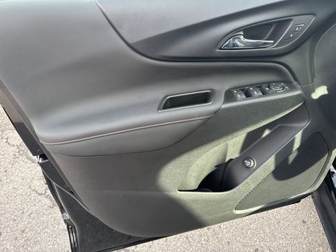 Used 2023 Chevrolet Equinox RS image 16