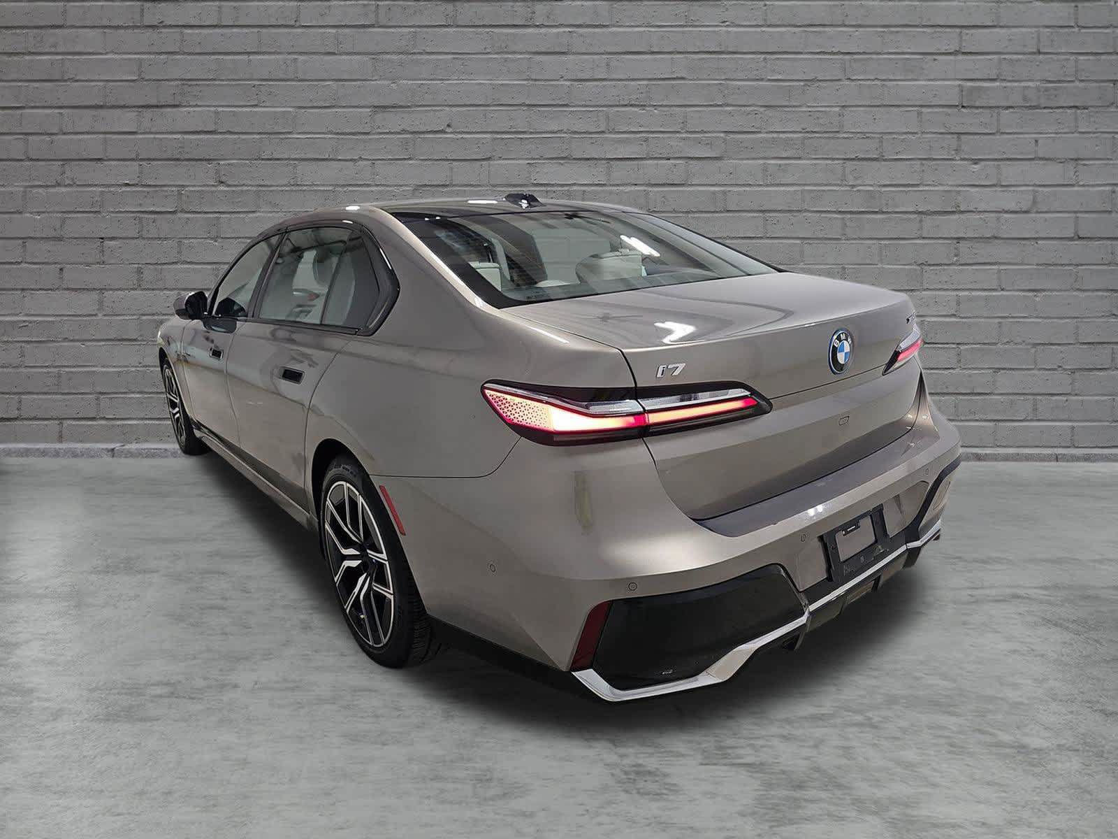 Used 2023 BMW i7 xDrive60 AWD/4WD image 7