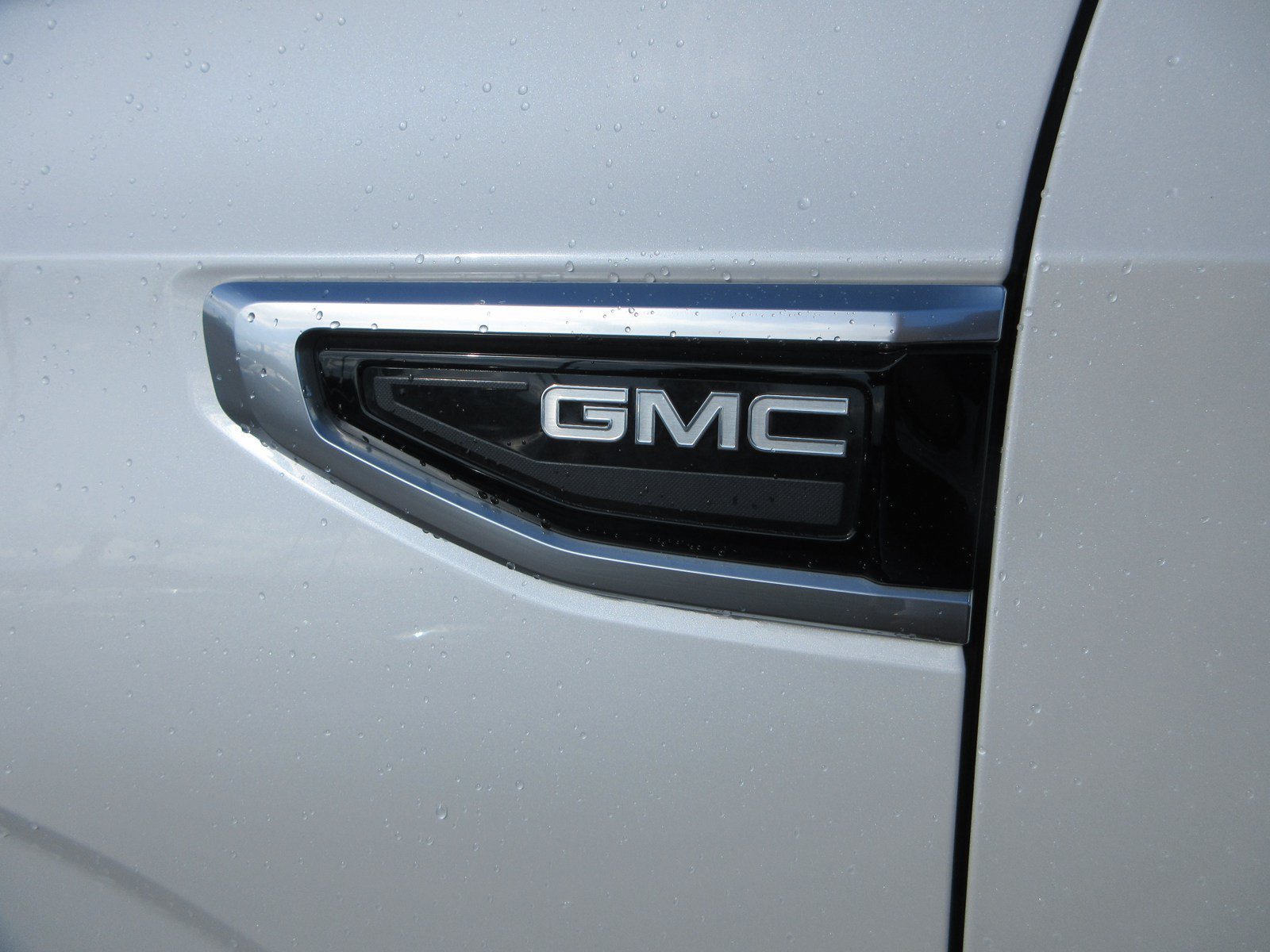 Used 2021 GMC Yukon XL Denali w/ Denali Premium Package AWD/4WD image 3