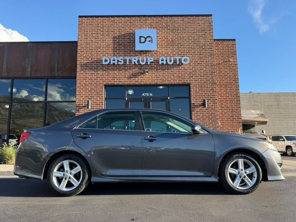 Used 2012 Toyota Camry SE FWD image 4