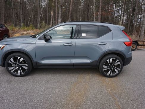 Used 2023 Volvo XC40 B4 Ultimate w/ Climate Package image 19