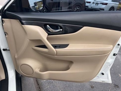 Used 2020 Nissan Rogue SV w/ Sun & Sound Touring Package image 35