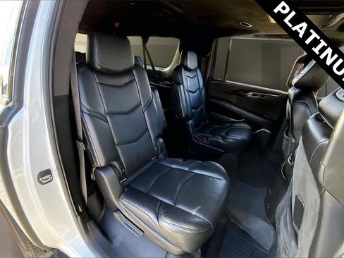 Used 2019 Cadillac Escalade ESV Platinum image 29