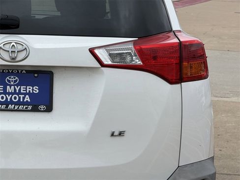 Used 2015 Toyota RAV4 LE image 9