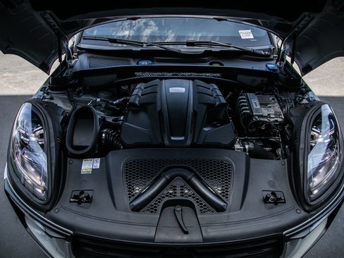 Certified 2023 Porsche Macan S AWD/4WD image 22