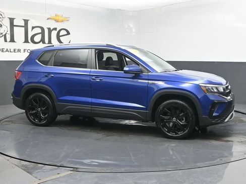 Used 2023 Volkswagen Taos SE w/ Panoramic Sunroof Package FWD image 50