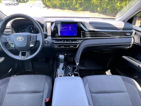 Used 2025 Toyota Camry LE FWD image 21